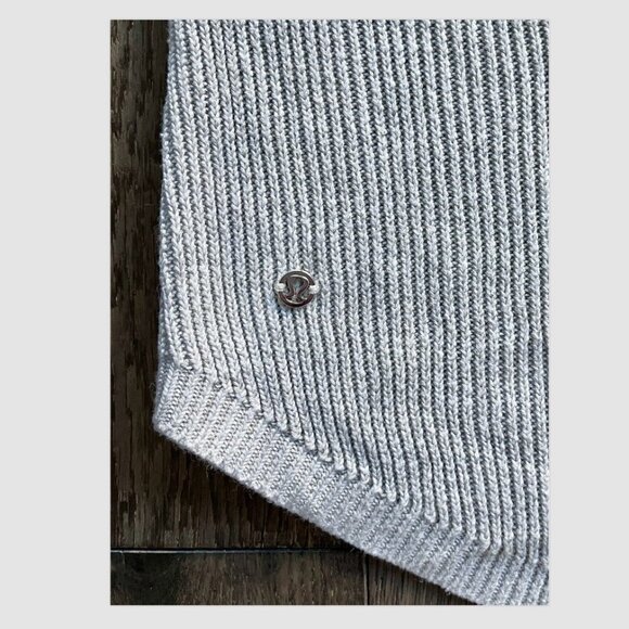 Lululemon Cabin Yogi Knit Sweater Women’s Size 4 Gray Athleisure Activewear - Picture 3 of 7